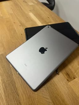 Apple iPad 9.7” 32GB (5:e gen) – i nyskick