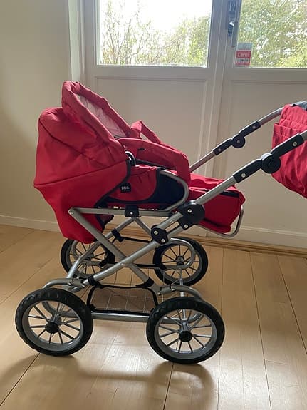 BRIO röd dockvagn med ställbart handtag