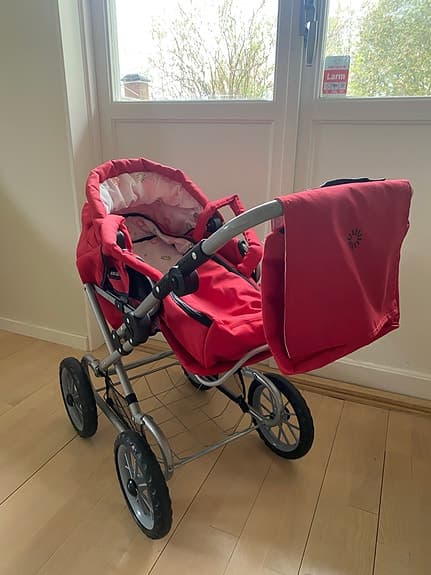 BRIO röd dockvagn med ställbart handtag