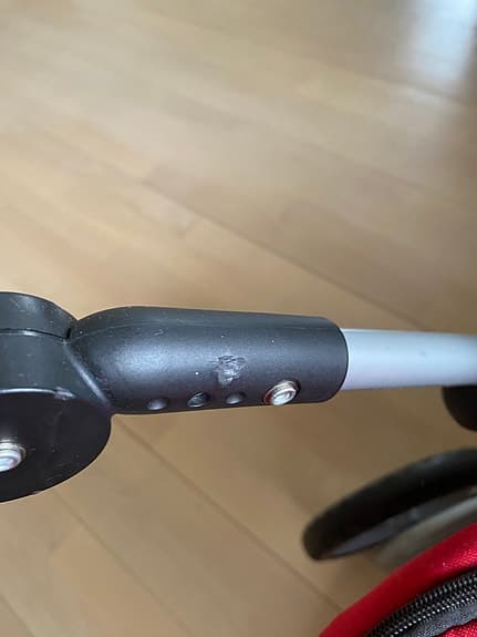 BRIO röd dockvagn med ställbart handtag