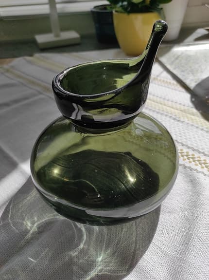 Retro mörkgrön glasvas