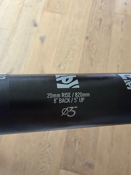 Raceface Atlas styre 820 mm svart 35 mm clamp