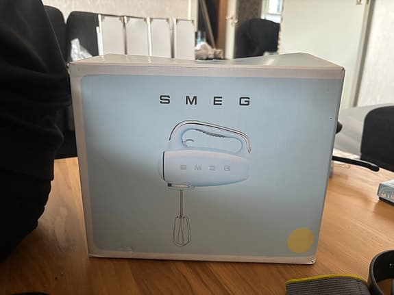 Smeg elvisp med vispar krämvit