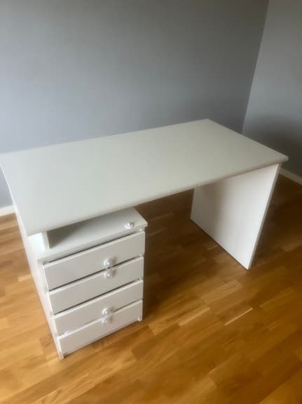 Jysk skrivbord med lådhurts vit