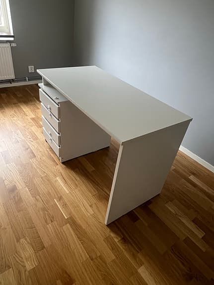 Jysk skrivbord med lådhurts vit