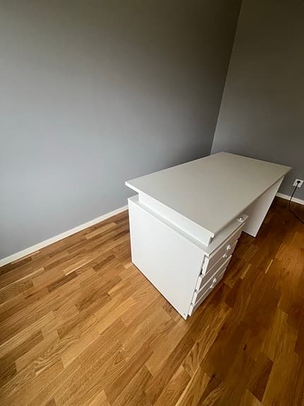 Jysk skrivbord med lådhurts vit