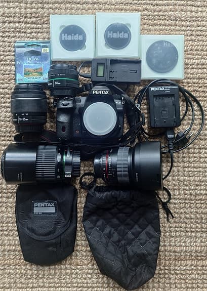 Pentax K-3, komplett paket med fyra objektiv, filter och två laddare