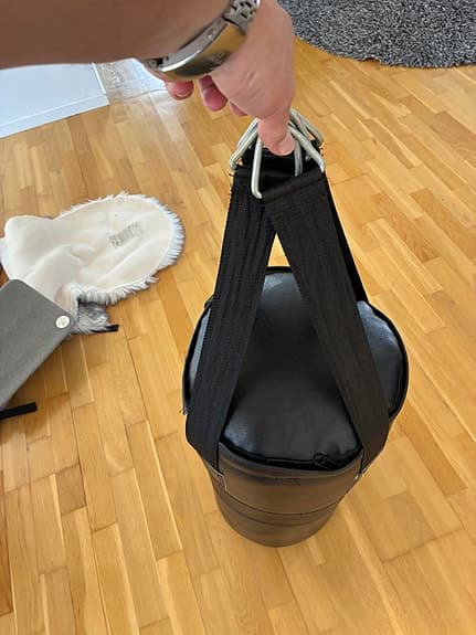 Casall boxningssäck med boxhandskar svart