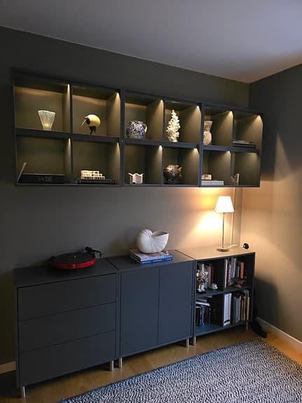 Ikea eket förvaringssytem med integrerad Philips Hue-belysning.