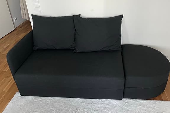 Svart bäddsoffa