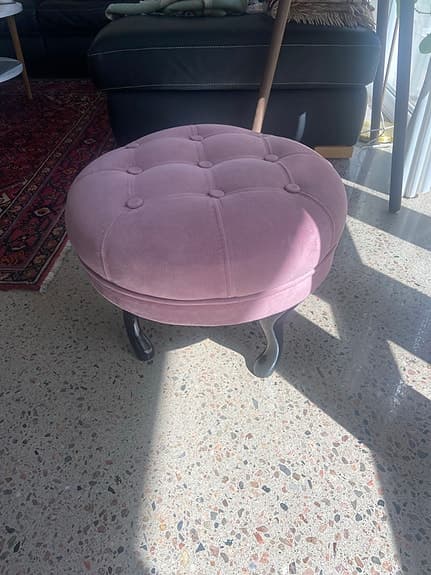 Så snygg pall i rosa färg