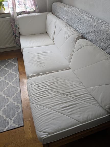 IKEA modulsoffa med trästomme och vita dynor-3 delar bara 950kr-finns 6 delar