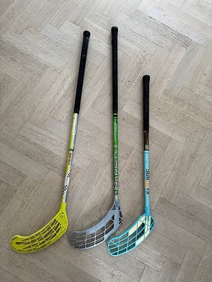 Innebandyklubbor X3 blandade märken och färger