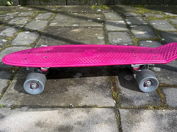 Rosa cruiser/skateboard – fint skick