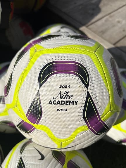 Nike Academy fotbollar (strl 4) med Select bollväska