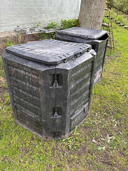 KOMPOST 2 enkla Svarta kompostbehållare i plast
