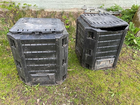 KOMPOST 2 enkla Svarta kompostbehållare i plast