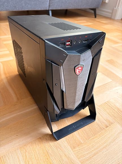 Komplett HTC Vive VR-paket med MSI gamingdator, mycket fint skick