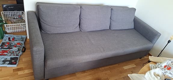 Rymlig 3-sits bäddsoffa med förvaring