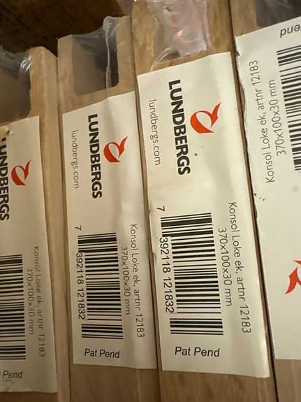 Lundbergs hyllsystem i ek
