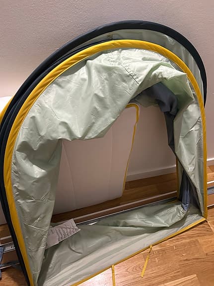 IKEA barnsäng med ribbotten och madrass