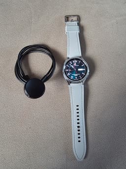Samsung Galaxy Watch6 Classic 43mm smartklocka vit