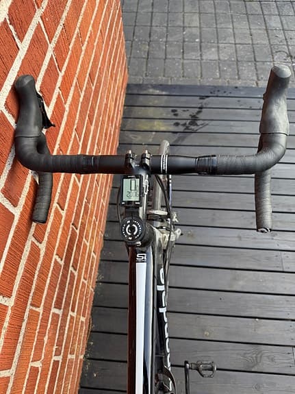 Säljer en cannondale landsvägscykel