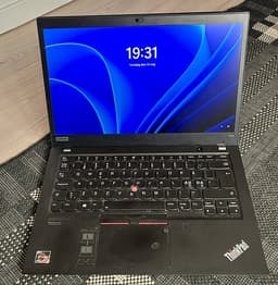 Lenovo ThinkPad T14s (Gen 1) bärbar dator 14 tum svart