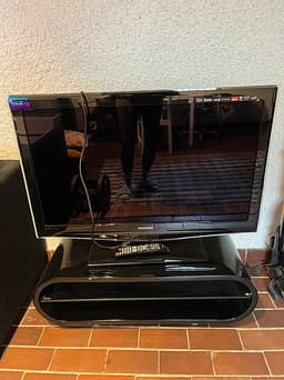 Samsung 40" TV & Snyggt TV-bord