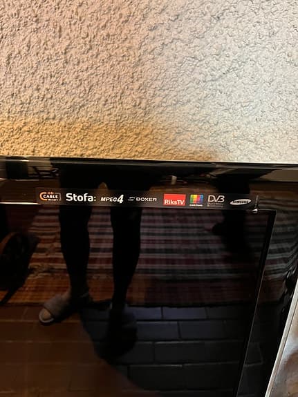 Samsung 40" TV & Snyggt TV-bord