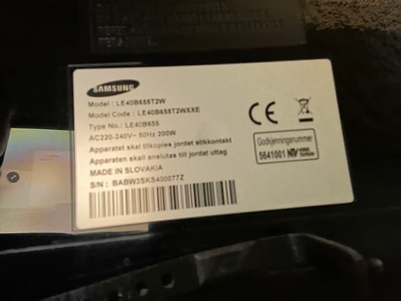 Samsung 40" TV & Snyggt TV-bord