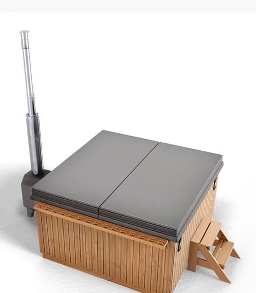 Rejäl vedeldad badtunna med värmelock och 50 kW kamin