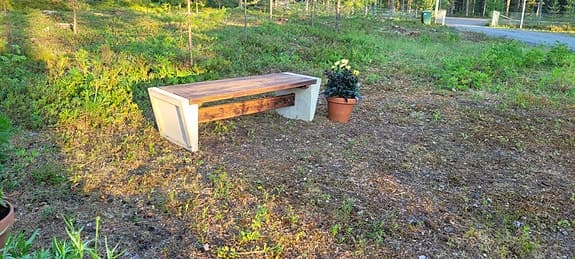 Trädgårdsbänk