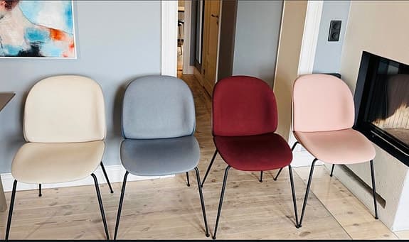 Matstolar, GUBI Beetle Front Upholstered i härliga färger
