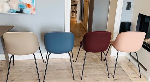 Matstolar, GUBI Beetle Front Upholstered i härliga färger