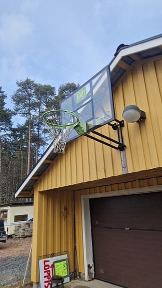 EXIT basketkorg med väggfäste