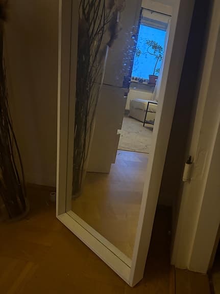 IKEA helkroppsspegel med vit ram
