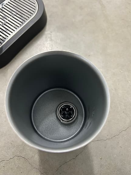 Nespresso espressomaskin med mjölkskummare svart