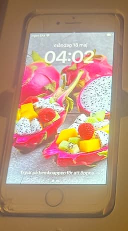 iPhone 8, 64 GB minne, säljes med Ideal of Sweden Rosé Quartz skal.
