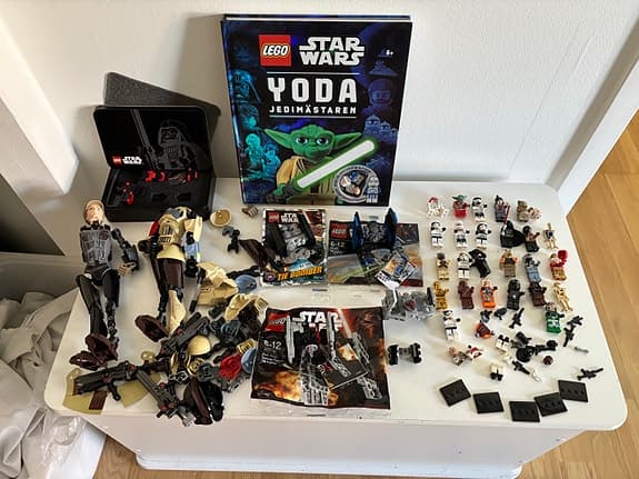 LEGO Star Wars paket med figurer, klocka och bok