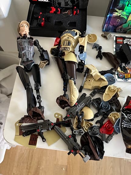 LEGO Star Wars paket med figurer, klocka och bok