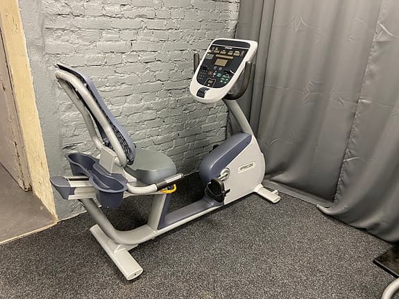 Precor RBK Liggcykel – Nyservad / Gymkvalitet (Commercial Series)