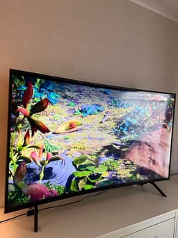 55" Curved 4K-TV med HDR och naturlig färgåtergivning