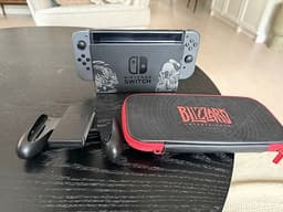 Nintendo Switch konsol med extra Joy-Con tillbehör