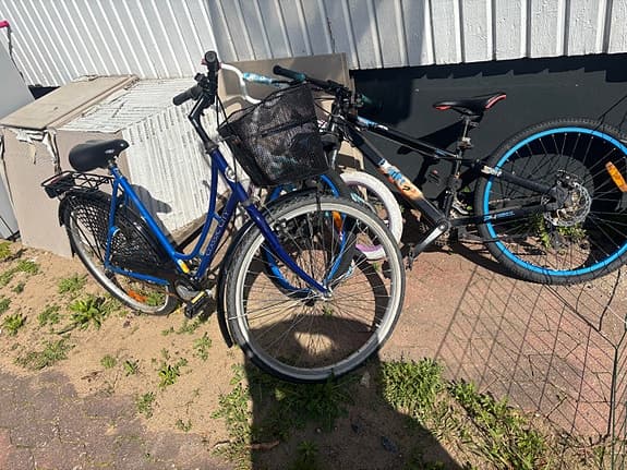 En damcykel och en bmx