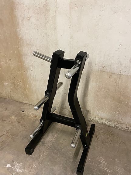 Technogym Viktställ / Plate Tree – Kommersiell Gymkvalitet