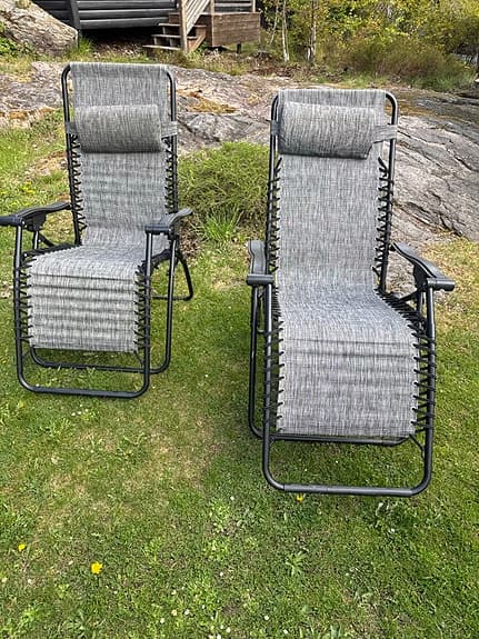 Fällbara solstolar grå med armstöd