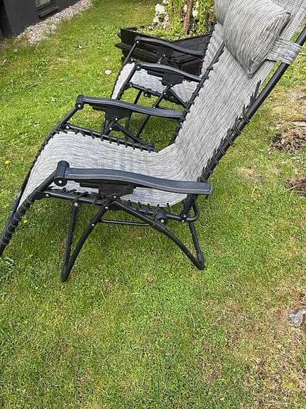 Fällbara solstolar grå med armstöd