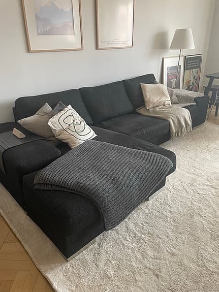 Stor bekväm soffa med divan