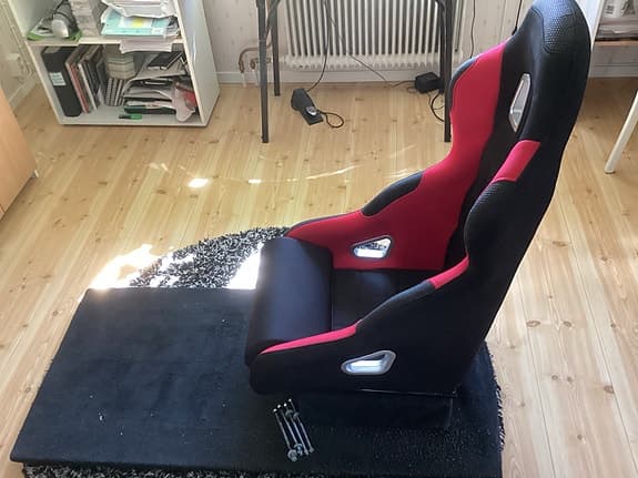 Röd och svart racerstol / gamingstol